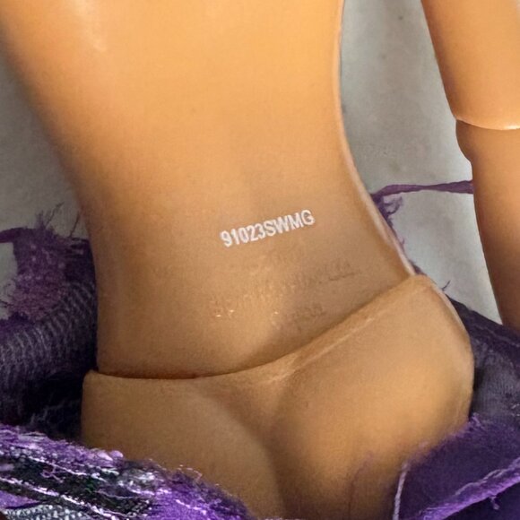 2009 Spin Master Ltd LIV 12" Doll #91023SWMG  Articulated  Brown and Green Eyes - Picture 4 of 4